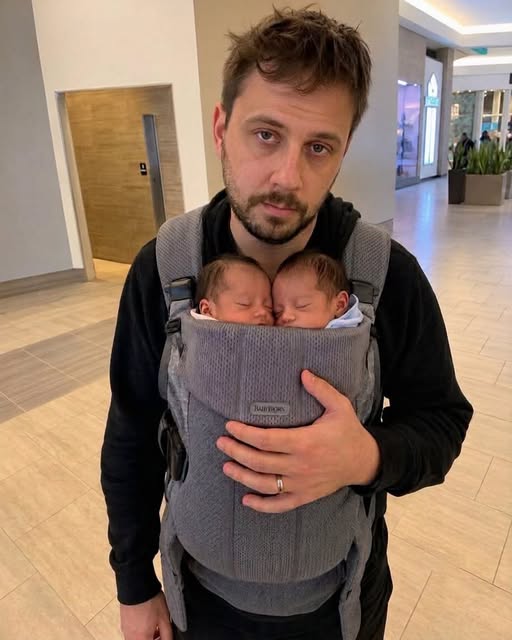 Alors que je changeais mes jumeaux nouveau-nés dans les toilettes pour femmes, une inconnue arrogante a appelé les autorités – et ça s’est retourné contre elle très vite.